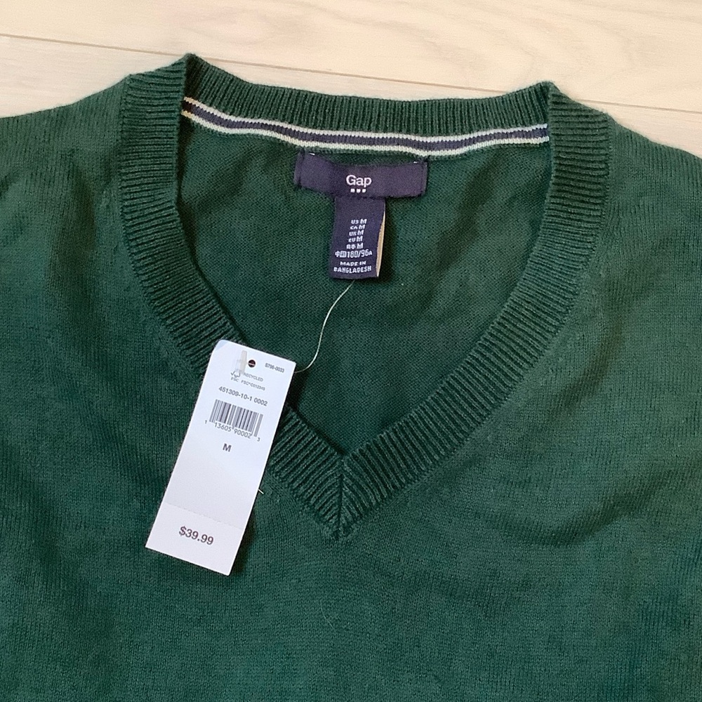 GAP Men's Deep Green V-Neck Sweater M Brand new with tags